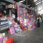 En la calle Calderón y Malecón ayer por la mañana se vio pocas personas comprando.