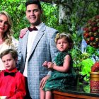 Continúa la temporada de fiestas. Destaque con sus mejores looks familiares.