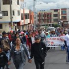 Durante el recorrido rezan plegarias y piden por la salud de sus seres queridos, además de realizar penitencias para agradecer a la patrona por los milagros recibidos.