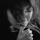 Referencial. Aunque la mitad de las mujeres cuentan lo sucedido, la mayoría no lo denuncia.