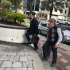 Representantes de los empresarios ingresando a la reunión de hoy .