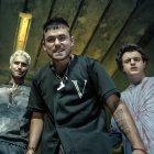 La primera temporada consistió en 13 episodios y se estrenó en la Televisión Pública Argentina el jueves 2 de junio de 2016.