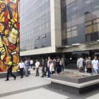 El edificio fue evacuado inmediatamente, pero tras el rastreo se determinó que era falsa alarma.