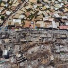 VALPARAÍSO. Así se observa desde el aire el área que fue afectada por el fuego en esta ciudad de Chile.