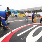 Obreros ultiman detalles en el nuevo peaje de la vía a la costa