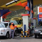 Estación. En estos días se duplica la labor en gasolineras.