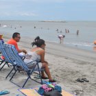 Turistas comenzaron a llegar a las amplias playas de la isla del sur del Ecuador.