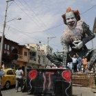 RECORRIDO POR LA RUTA DE LOS MONIGOTES GIGANTES ENTREVISTA CON LOS CREADORES DE LOS MONIGOTES Y VISITANTES 

PERIODISTA : MARTHA TORRES 

FECHA : 28/12/2019 

‘It’. El payaso terrorífico es uno de los monigotes más visitados en la Ruta de los Gigantes, en exhibición hasta el 11 de enero de 2020.

‘It’. El payaso terrorífico es uno de los monigotes más visitados en la Ruta de los Gigantes, en exhibición hasta el 11 de enero de 2020.

‘It’. El payaso terrorífico es uno de los monigotes más visitados en la Ruta de los Gigantes, en exhibición hasta el 11 de enero de 2020.


‘It’. El payaso terrorífico es uno de los monigotes más visitados en la Ruta de los Gigantes, en exhibición hasta el 11 de enero de 2020.


l,mm‘It’. El payaso terrorífico es uno de los monigotes más visitados en la Ruta de los Gigantes, en exhibición hasta el 11 de enero de 2020.

"It". El payaso es uno de los monigotes más visitadas en la ruta de los gigantes.