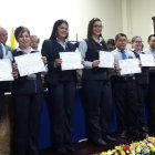 Una treintena de maestros y personal administrativo recibió reconocimientos.