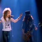 Captura de pantalla del video de "Welcome to the jungle", uno de los temas más populares de la banda de hard rock.