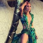 En 2019 apareció Jennifer López en el cierre del desfile de Versace con el icónico vestido verde que usó en los Grammy del 2000.