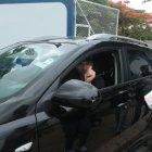 Aníbal Leguizamón saludó a los periodistas fuera del Polideportivo de Samanes.