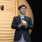 El CEO de la división de electrónica de consumo de Samsung, H.S.  Kim, mostró a Ballie en el escenario del keynote, este 6 de enero.