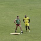 Víctor Mendoza (i) será el segundo arquero de Barcelona, que también sumará a Álvaro Preciado.