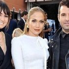 Mariel Haenn junto a Jennifer López y Rob Zangardi