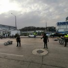Según informó el coronel Mauricio González, otros dos sospechosos pudieron escapar en una moto.