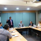 De pie, Jackson Herrera, el nuevo gerente.