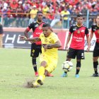 La demanda presentada es de más de ocho millones de dólares, pero Arroyo afirma que él no la presentó.