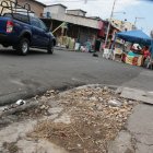 Veredas. Las aceras de la Ruta de los Gigantes están agrietadas y con piedras que dificultan el paso de los visitantes.