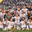 Los jugadores del Real Madrid festejan el nuevo título conseguido de la mano del entrenador francés Zinedine Zidane.