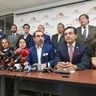 El coordinador del PSC, VIcente Taiano (c) anunció que se presentará la demanda de inconstitucionalidad a la Ley Tributaria