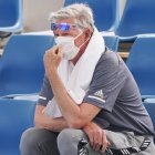 Un espectador se protege con una máscara en un entrenamiento del Open de Australia. En vídeo, Melbourne es considerada la zona con peor aire del mundo