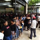 La espera podía tardar hasta tres horas la tarde de ayer.