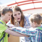 La impulsividad, los cambios de humor y la conducta violenta son características de los menores hiperactivos.