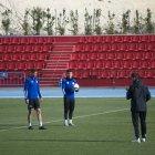 Juan Rescalvo (d), hermano del entrenador, fue el encargado de organizar los lanzamientos y al mismo tiempo de generar una tensión competitiva entre arqueros.