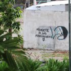 Vecino deportista pasa por uno de los parques y callejones de Samanes 1. Estos sitios son desolados.