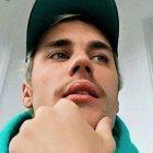 El cantante de 25 años también padece de mononucleosis.