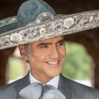 El cantante además del mariachi es reconocido por sus potentes baladas.