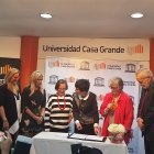 Directivos de Casa Grande y de la Unesco en la firma de un convenio.