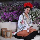 Flora ha encarnado con éxito a Frida Kahlo en varios escenarios del mundo, incluyendo Estados Unidos.