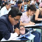 Miles de bachilleres, graduados en años anteriores, rindieron la prueba en la sede del Tecnológico Espíritu Santo.