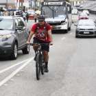 Freddy Arízaga circula diariamente por la avenida Plaza Dañín para llegar desde Durán a su lugar de trabajo, en la ciudadela Urdesa.