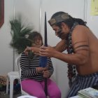 Ritual. En el ritual de sanación, el paciente debe sujetar la lanza