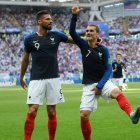 Griezmann (d), celebrando un gol con la selección francesa con uno de los bailes tradicionales del videojuego Fornite.