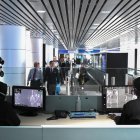 KUALA LUMPUR. En Malasia el control de los viajeros que llegan de China por el aeropuerto internacional, es con un escaner que monitorea la temperatura corporal.