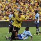 Juan Ignacio Dinenno celebra uno de los goles que logró con Barcelona en el 2018.