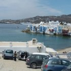 Mykonos es una de las islas más visitadas del mundo por su belleza natural y ambiente cosmopolita.