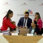 La presidenta del CNE, Diana Atamaint compareció a la Comisión de Fiscalización