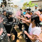 Desalojo en Monte Sinaí, al noroeste de Guayaquil, en más de 30 hectáreas que son terrenos que pertenecen al Gobierno.