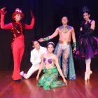 Parte del elenco de 98 alumnos de la escuela de ballet del Teatro Centro de Arte.