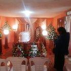 Un ataúd blanco recoge sus restos en medio de la sala de la casa de los padres en la parroquia San Miguelito del cantón Píllaro.