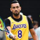 Nick Kyrgios, tenista australiano, lució la camiseta de los Lakers, en honor a Bryant.