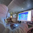 Nanjing (China), 27/01/2020.- Medical staff use an infrared thermal imager to check the temperature of passengers at Nanjing South Railway station in Nanjing, Jiangsu Province, China, 27 January 2020. China warned that the coronavirus outbreak is accelerating further, deepening fears about an epidemic that has affected more than 2,700 people worldwide and killed 80 people in the country. EFE/EPA/SU YANG CHINA OUT CHINA DISEASES CORONAVIRUS