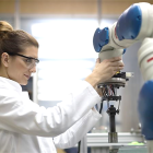 Los médicos han estado utilizando robots para tratar a personas con coronavirus en Estados Unidos.