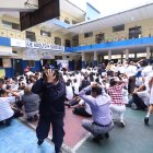 En diferentes colegios de Guayaquil se realizó un simulacro de evacuación por un sismo

Foto: Valentina Encalada
Nota: Martha Torres

ENERO 31 Guayaquil-Ecuador
Agencia (ag-expreso)