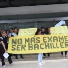 Padres de familia y estudiantes manifiestan rechazo a la prueba.